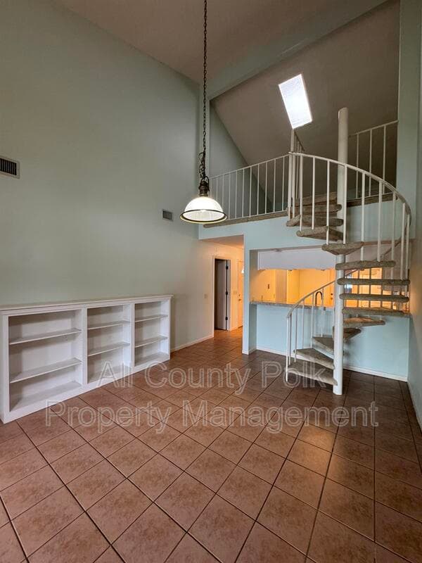 Lakeland Townhome: 542 Lake Carolyn Cir