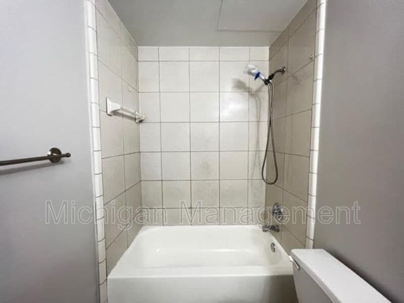 Birmingham Condo: 2727 E Maple Rd