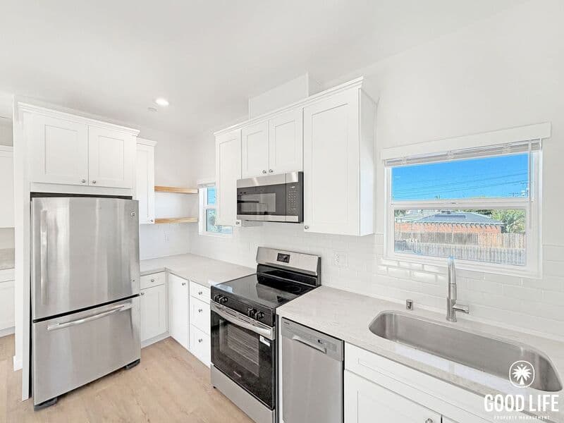 San Diego House: 5108 Savannah St