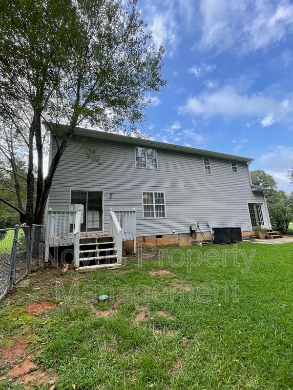 Villa Rica House: 81 Abbotsford Drive