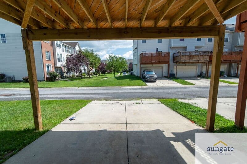 Rosedale Townhome: 11 Hallsdale Ct
