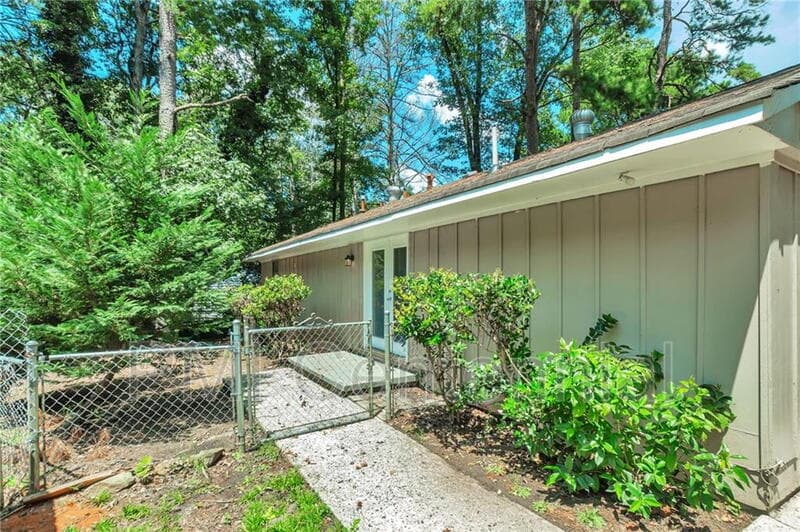Forest Park House: 484 Evergreen Drive