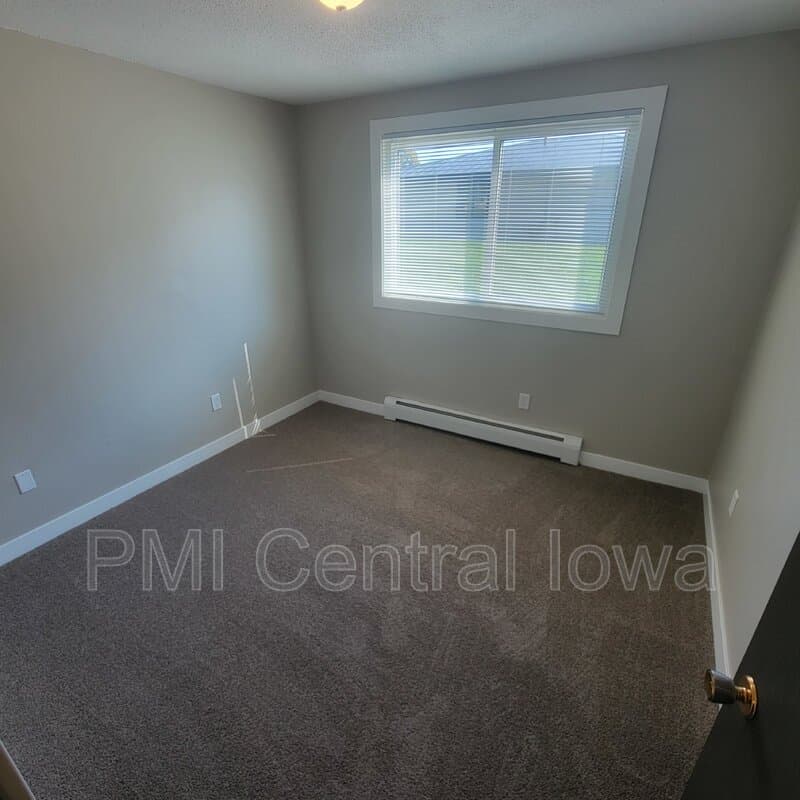 Waukee Condo: 450 Laurel St