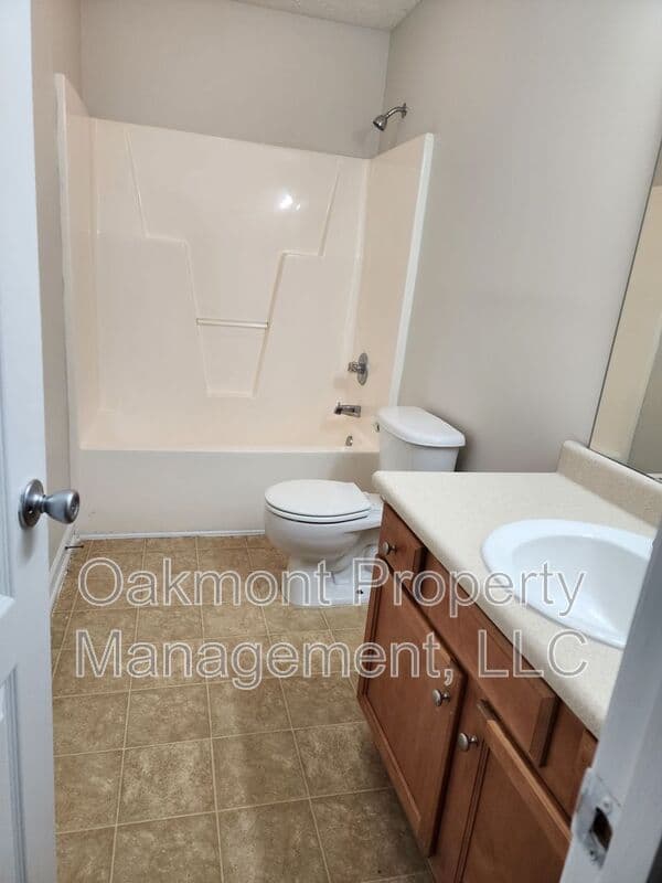 Fayetteville House: 1085-1 Rulnick Street