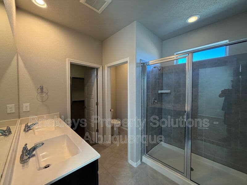 Rio Rancho House: 4875 Mount Salas St NE
