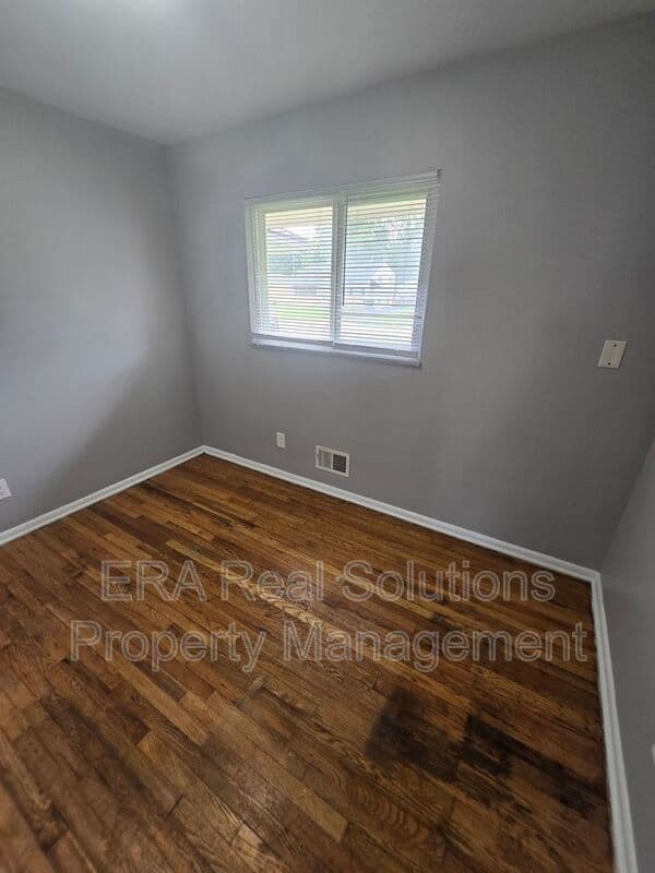 Columbus House: 1494 Selkirk Road