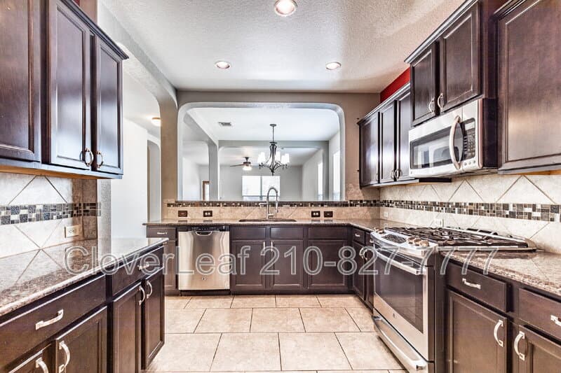 Schertz House: 764 Clearbrook Ave