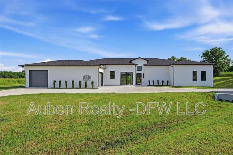 Anna House: 2284 County Rd 222
