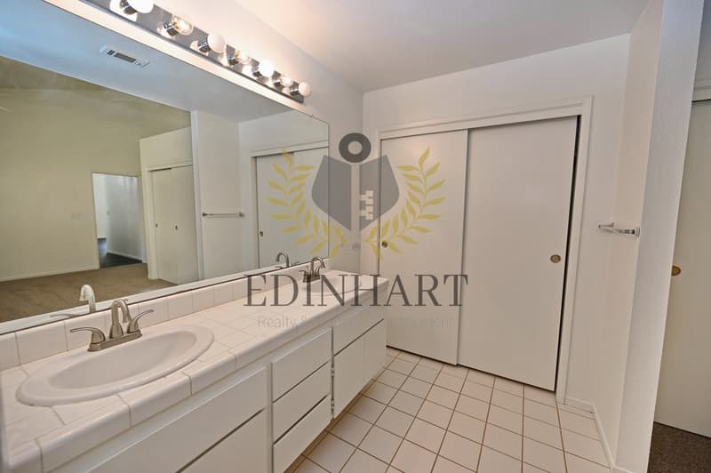 Clovis House: 239 West Fallbrook Avenue