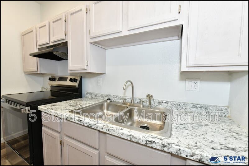 El Paso Condo: 6806 Alameda Ave