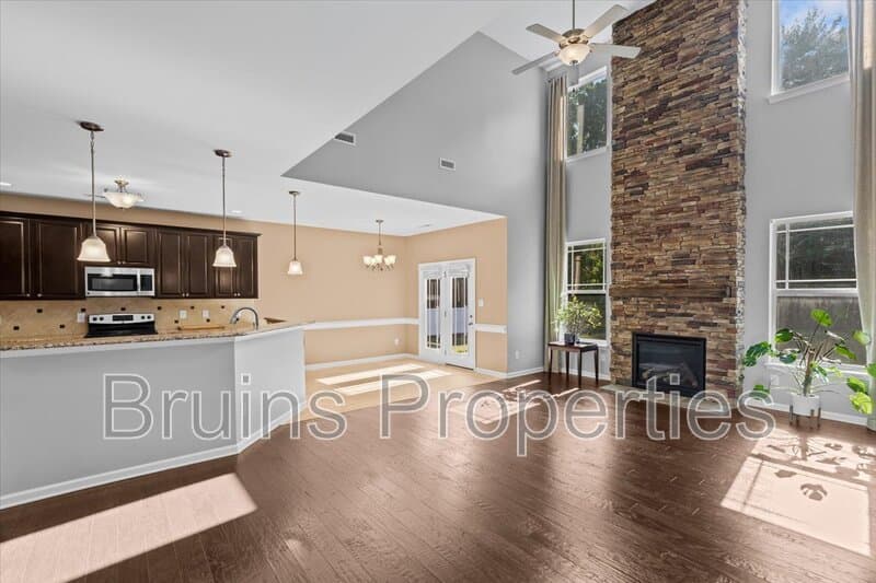 High Point House: 1814 Castle Gate Court
