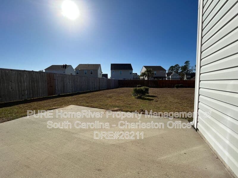 Goose Creek House: 105 Sequoia Ln