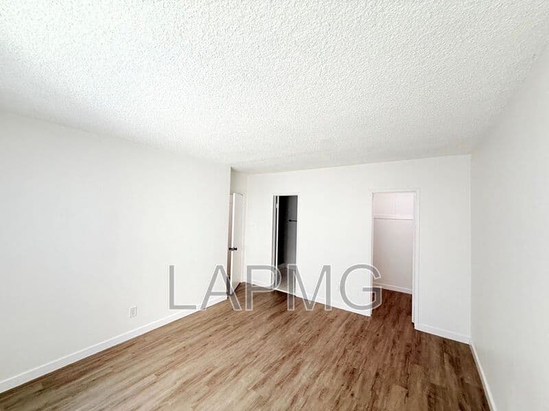 Los Angeles House: 1426 South Point View
