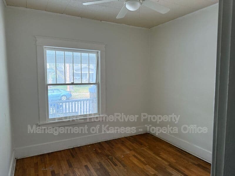 Topeka House: 1713 SW 15th St