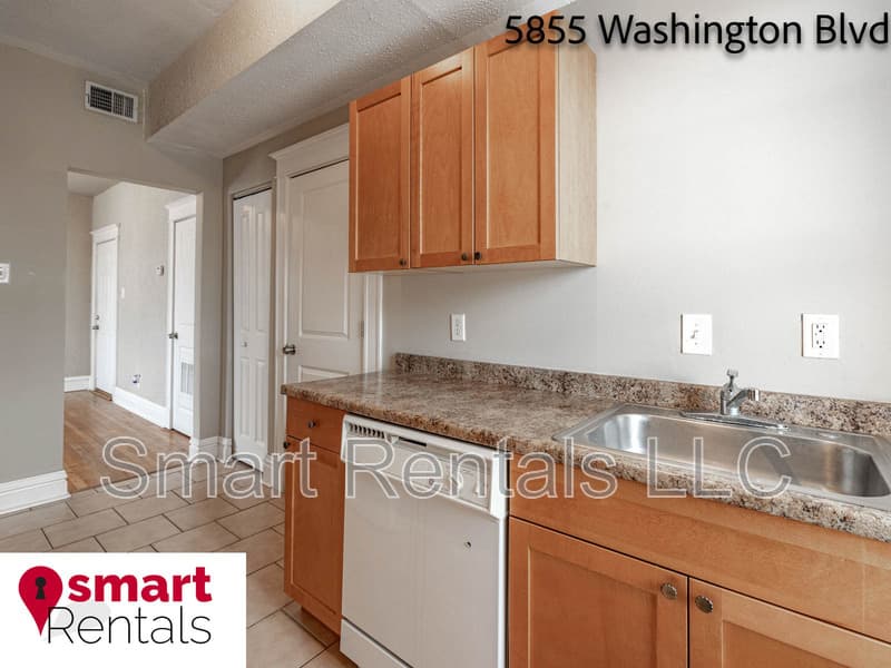 St. Louis Condo: 5855 Washington Boulevard - 2B