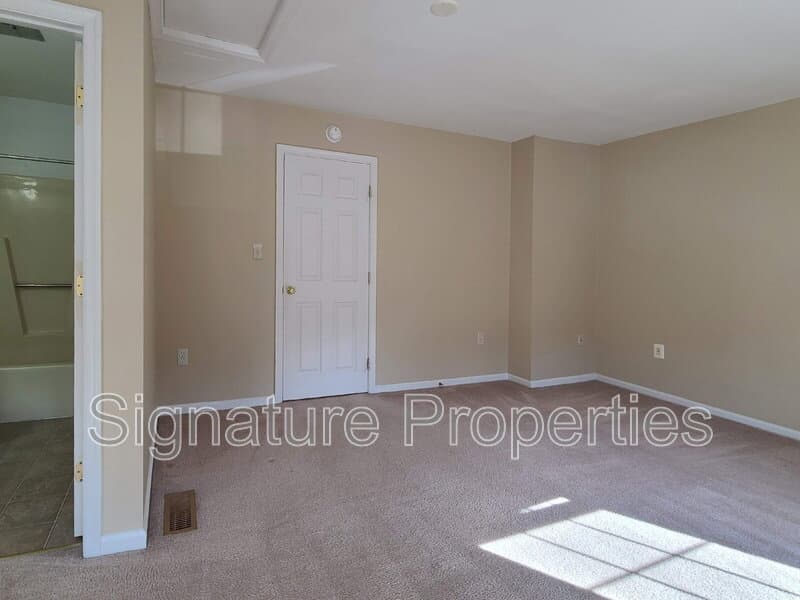 Fredericksburg Townhome: 207 Heritage Commons Dr