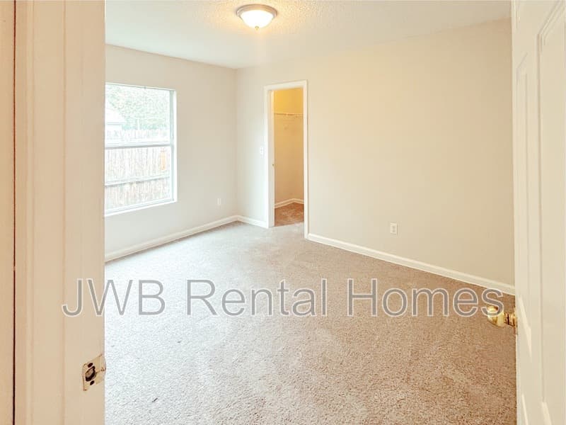 Jacksonville House: 2139 Sessions Ln