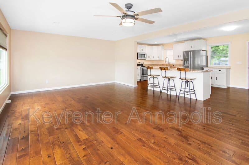 Crownsville House: 840 Valentine View