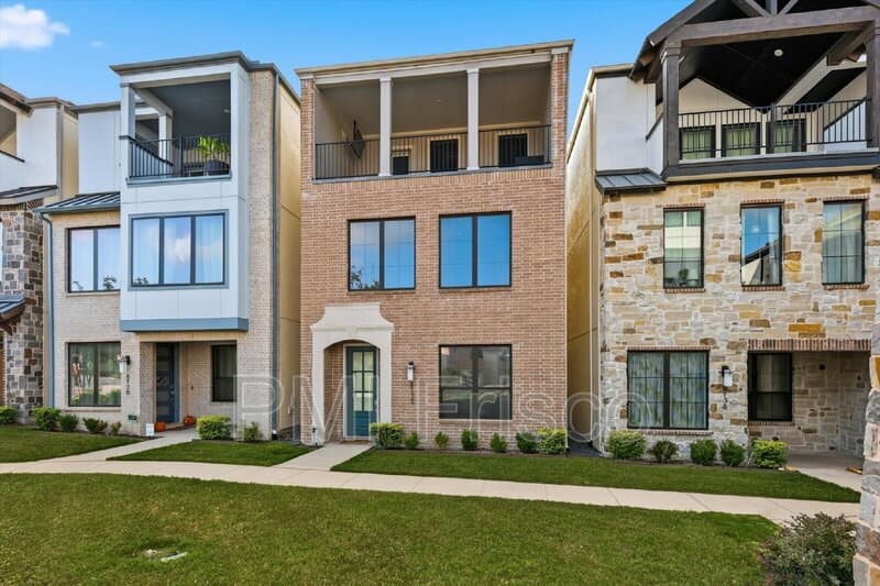 Dallas House: 8132 Bromley Dr