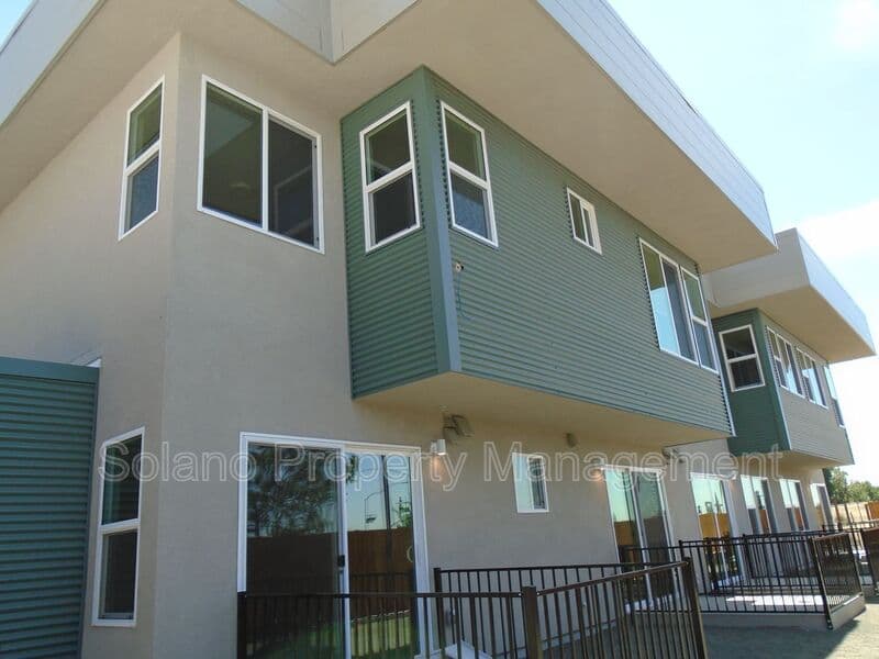 Vallejo Condo: 2401 Broadway St.