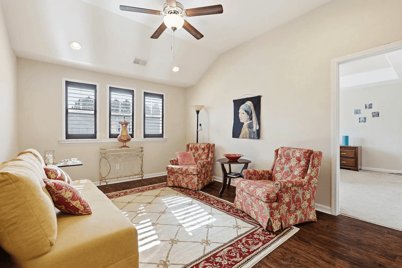 Savannah House: 225 Willow Point Cir