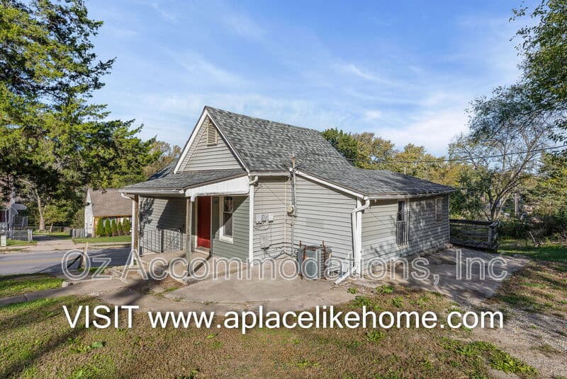 Kansas City House: 1501 N 29th St
