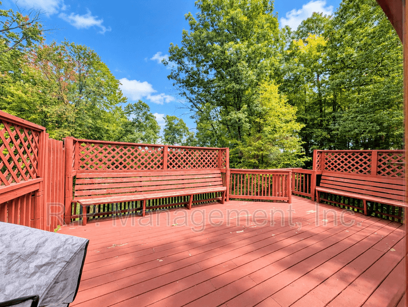 Scandia House: 15740 Pilar Rd N