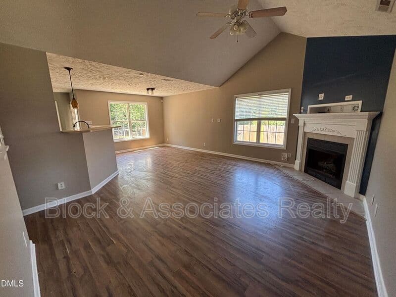 Raeford House: 337 Americana Dr