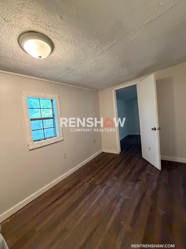 Lexington House: 450 Bedwell St