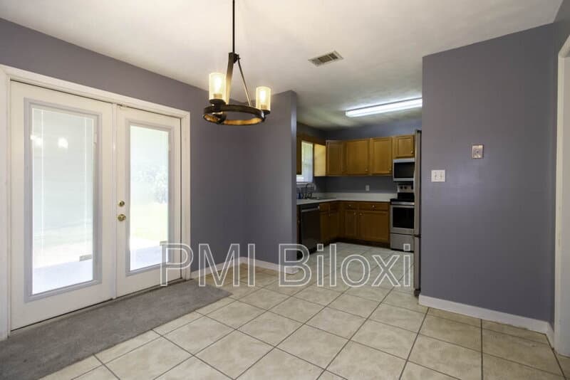 Gulfport House: 13011 Windcrest Lane