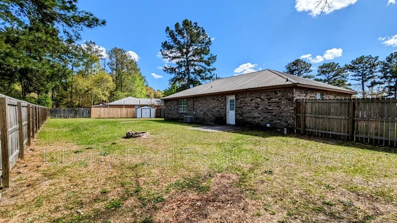 Hinesville House: 103 Angie St