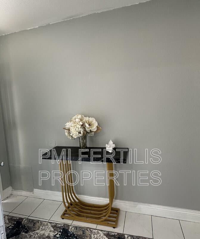 Garden Grove House: 13341 Benton St