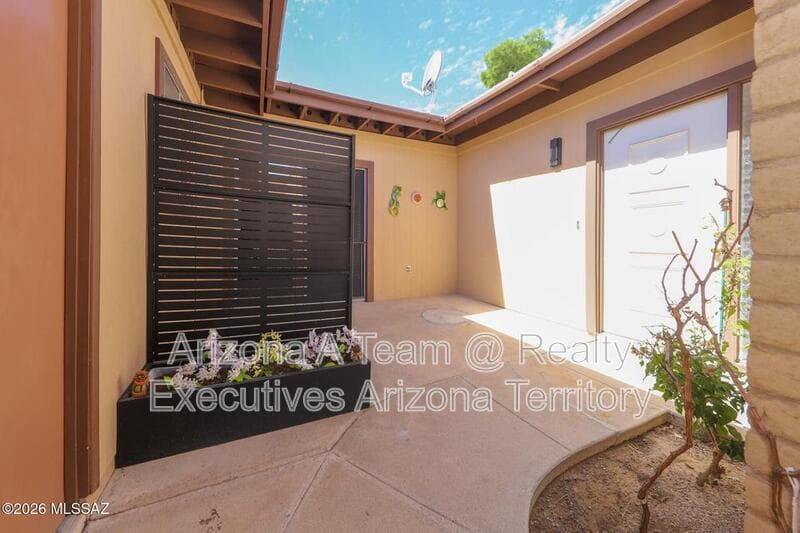 Tucson House: 2056 South Quail Hollow Drive