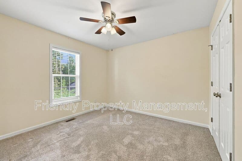 Greensboro House: 1 Llano Ct