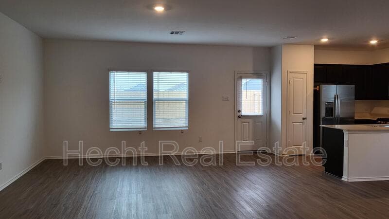 San Marcos House: 348 Geode Glen