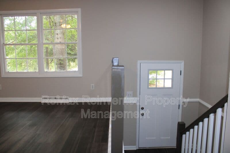 Aiken House: 3328 Vaucluse Rd.
