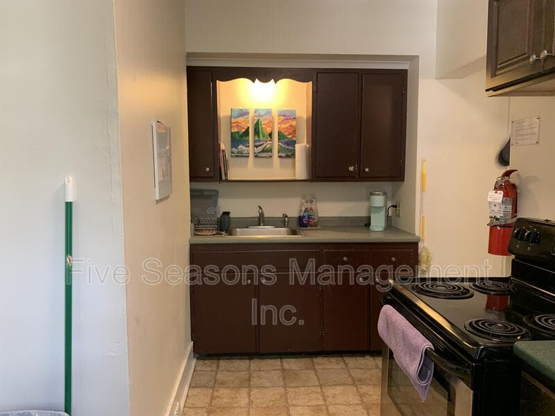 Burlington Condo: 122 Buell st - A