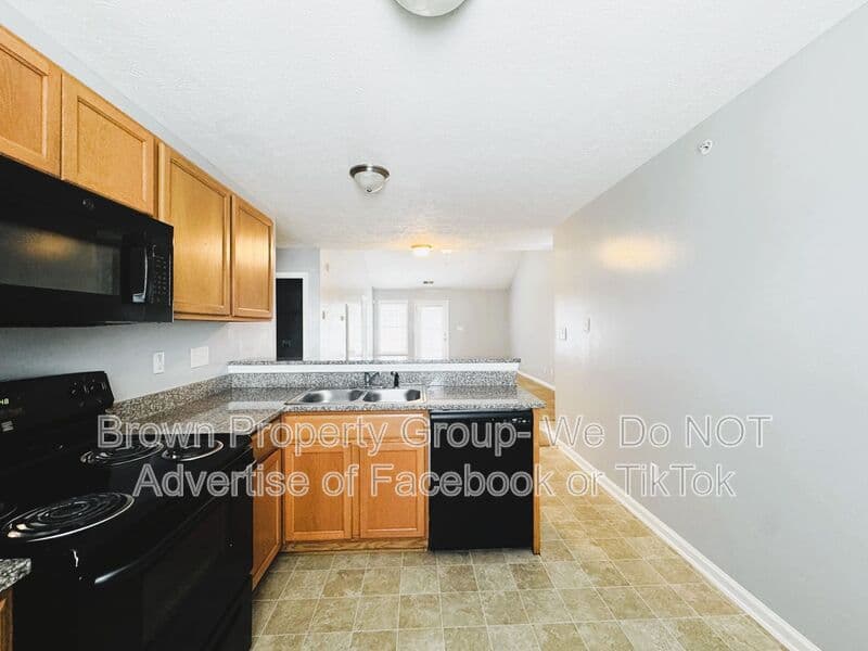 Fayetteville House: 3611-A Dornoch Dr