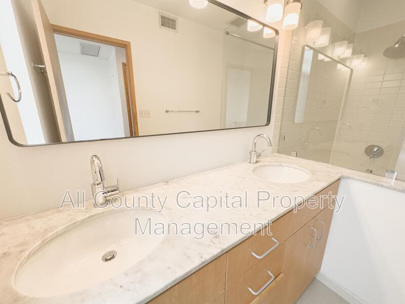 Austin House: 1507 North Street #A