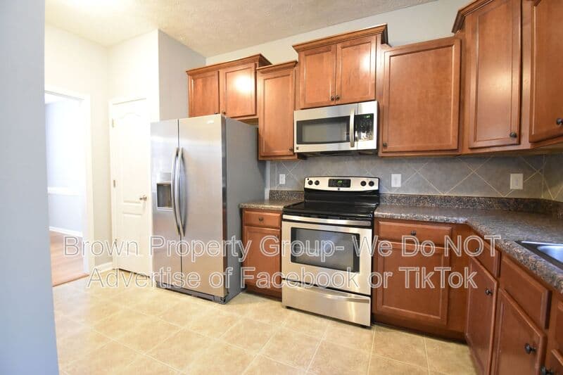 Fayetteville House: 4840 Headwind Drive