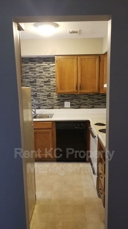 Smithville Condo: 211 W. Main Street