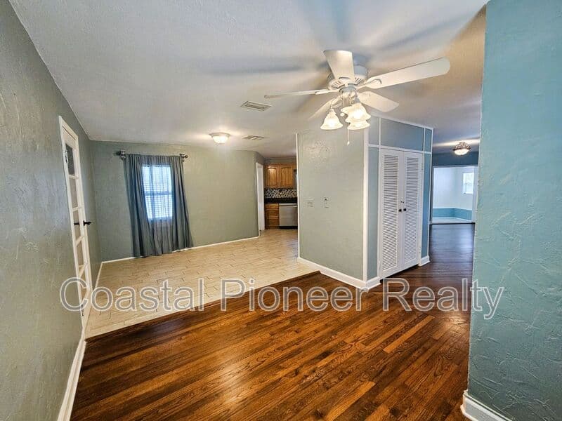 Tampa House: 7301 N 13th St