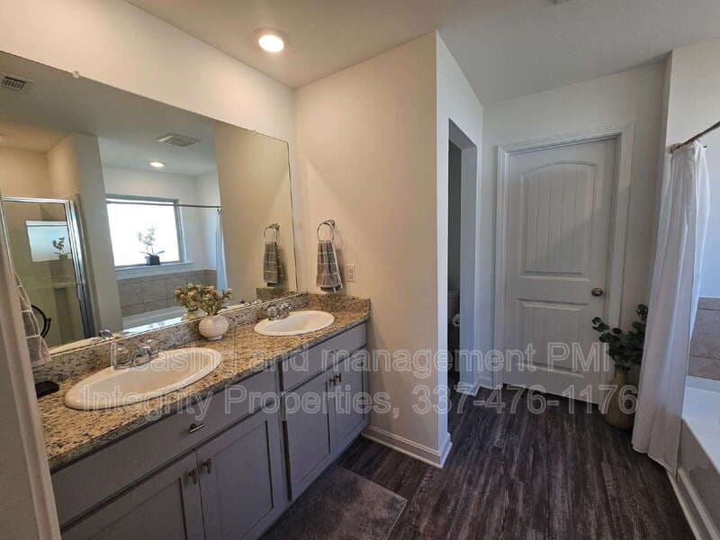 Zachary House: 727 LAMBOT AVE