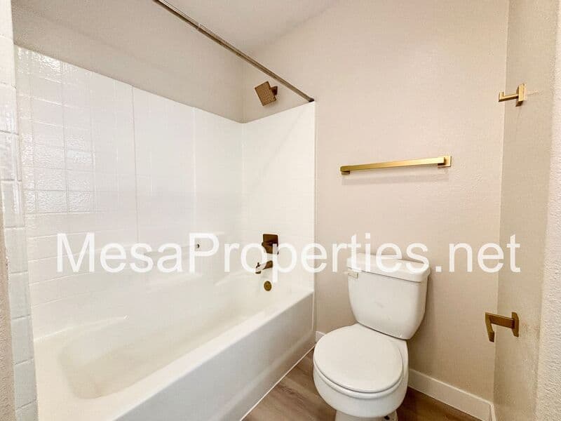 Victorville House: 15113 Pasture Way