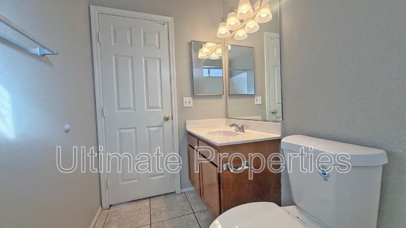 Glendale House: 3957 W Chama Dr