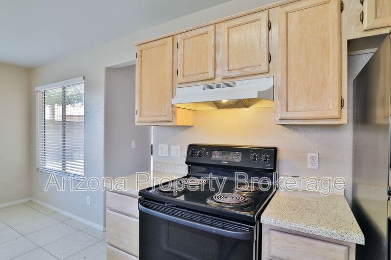 Glendale House: 3622 W. Wagoner Rd.