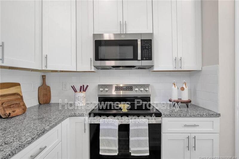 Fayetteville House: 501 Randolph Ave