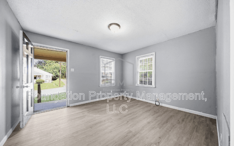 Memphis House: 2317 East Warren Street