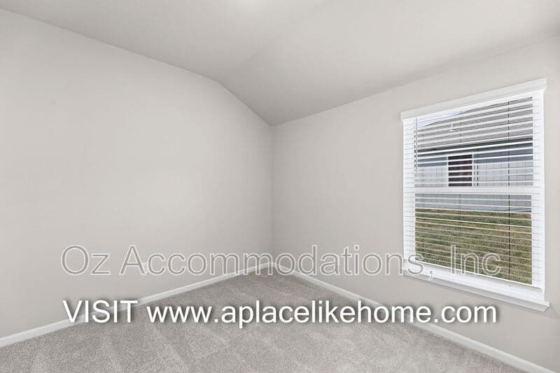 Spring Hill House: 19427 Lincoln St