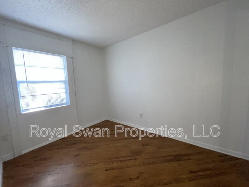 Auburndale House: 222 Lakeview Drive